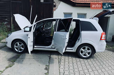 Минивэн Opel Zafira 2010 в 