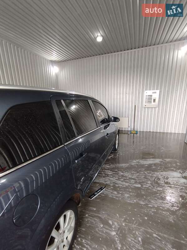 Минивэн Opel Zafira 2008 в Баре