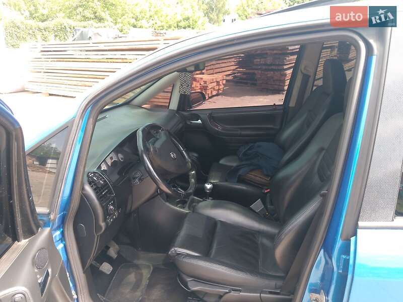 Мінівен Opel Zafira 2002 в Рівному
