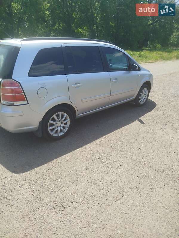 Минивэн Opel Zafira 2006 в Ямполе