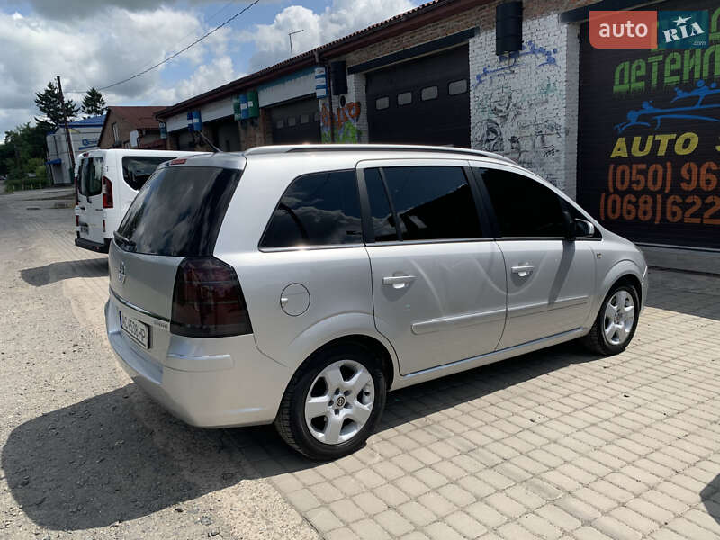 Минивэн Opel Zafira 2006 в Луцке