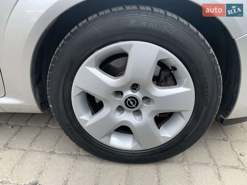 Минивэн Opel Zafira 2006 в Луцке