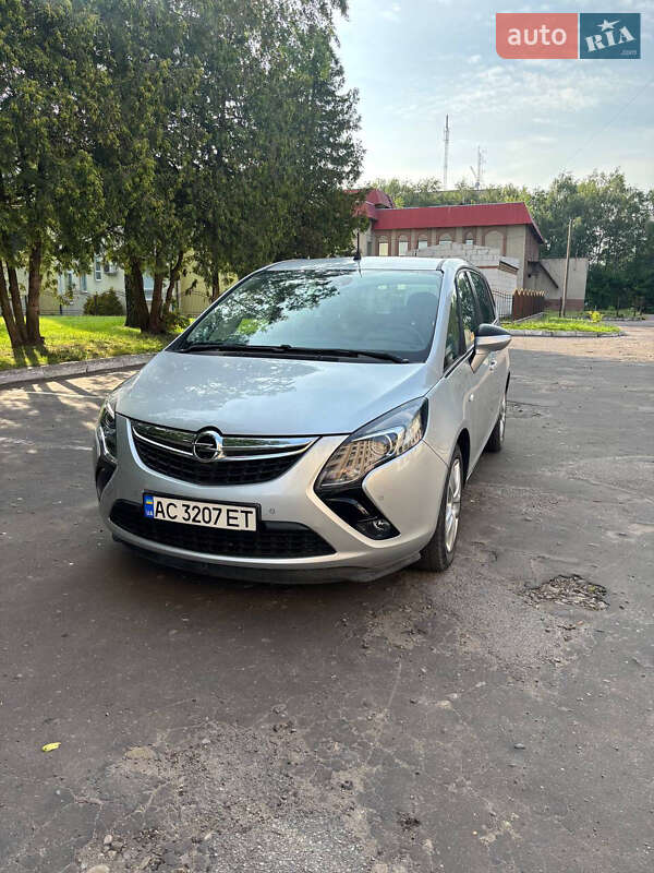 Минивэн Opel Zafira 2013 в 