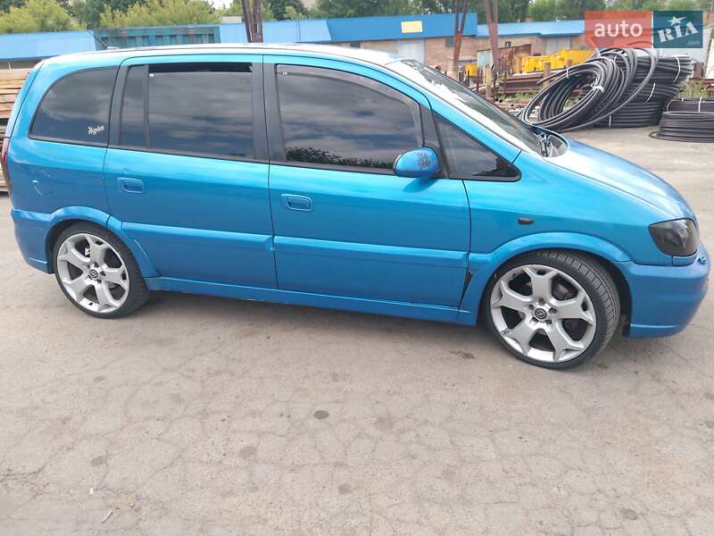 Мінівен Opel Zafira 2002 в Рівному
