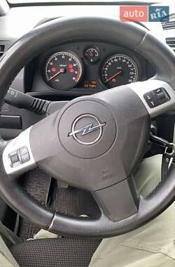 Минивэн Opel Zafira 2009 в Калиновке