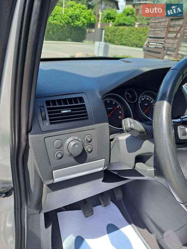Мінівен Opel Zafira 2010 в Луцьку