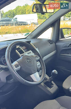 Минивэн Opel Zafira 2012 в 