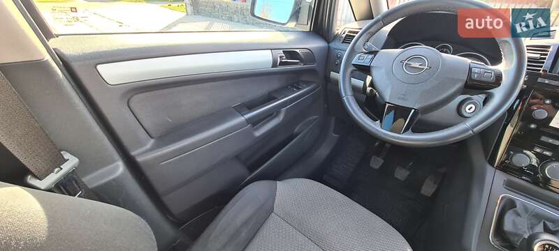 Мінівен Opel Zafira 2011 в Лисянці