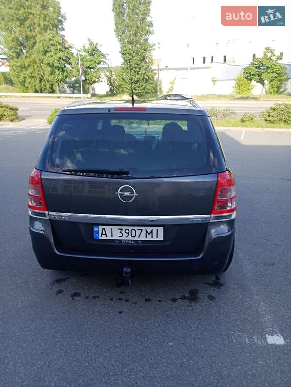 Минивэн Opel Zafira 2010 в Вышгороде