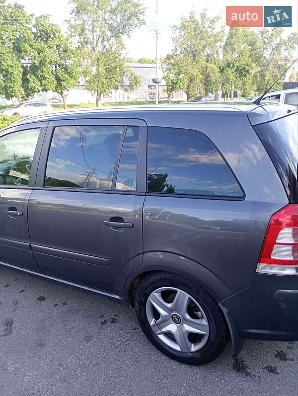 Минивэн Opel Zafira 2010 в Вышгороде