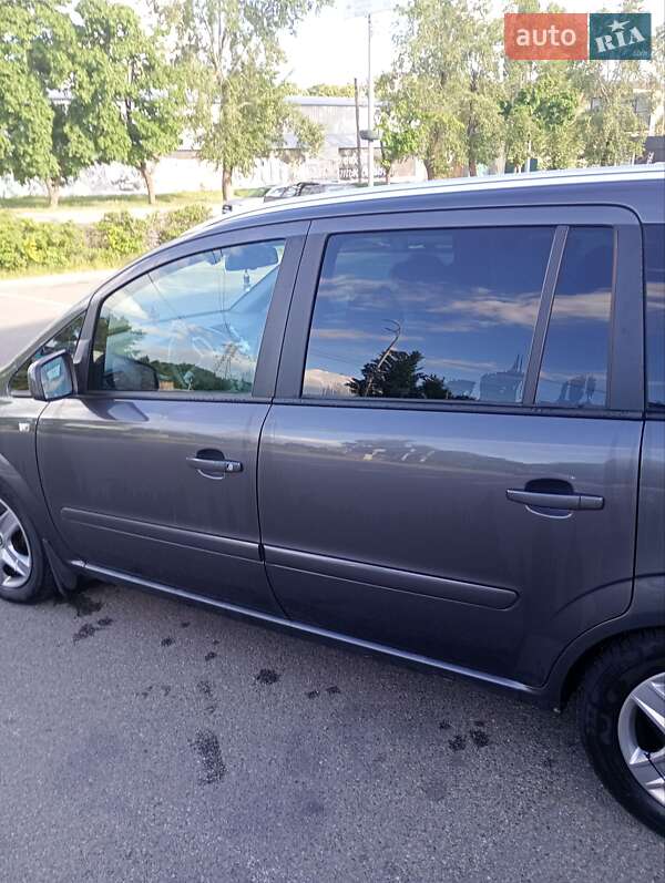 Минивэн Opel Zafira 2010 в Вышгороде
