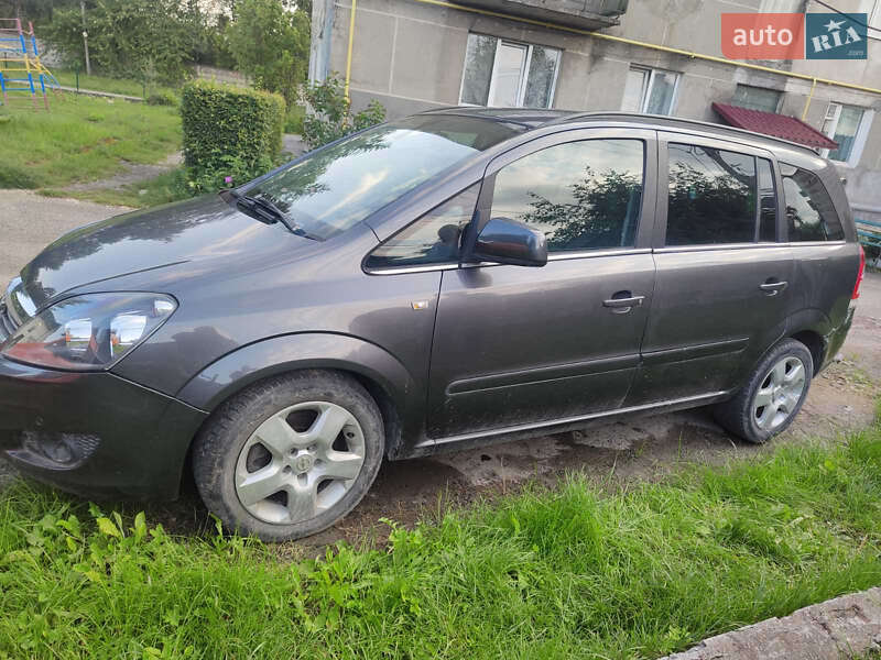 Opel Zafira 2011