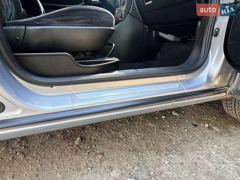 Минивэн Opel Zafira 2002 в Черновцах