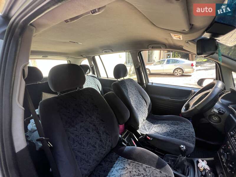 Минивэн Opel Zafira 2002 в Черновцах