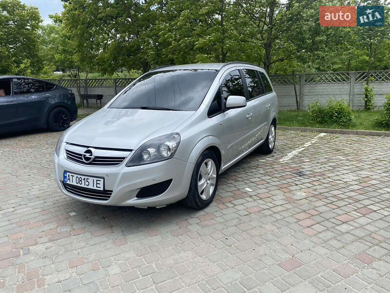 Opel Zafira 2012