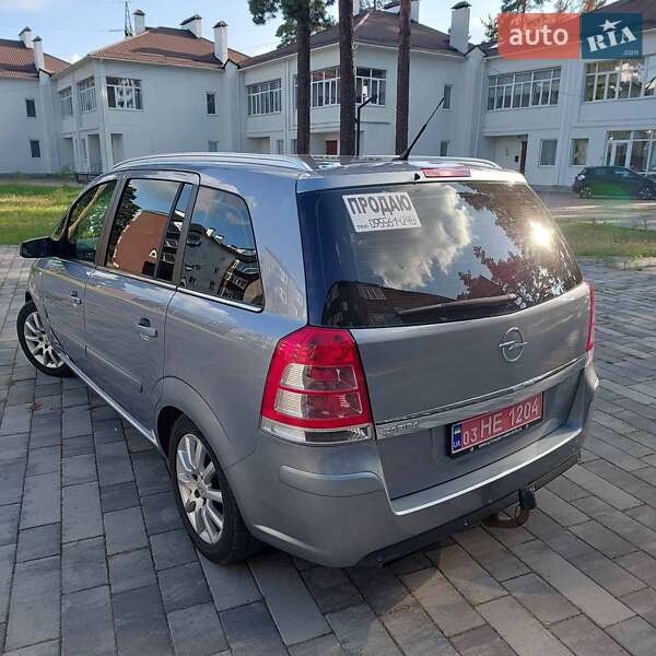 Минивэн Opel Zafira 2009 в Ахтырке