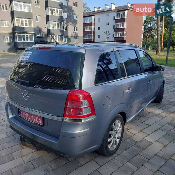 Минивэн Opel Zafira 2009 в Ахтырке