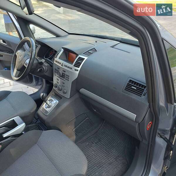 Минивэн Opel Zafira 2009 в Ахтырке