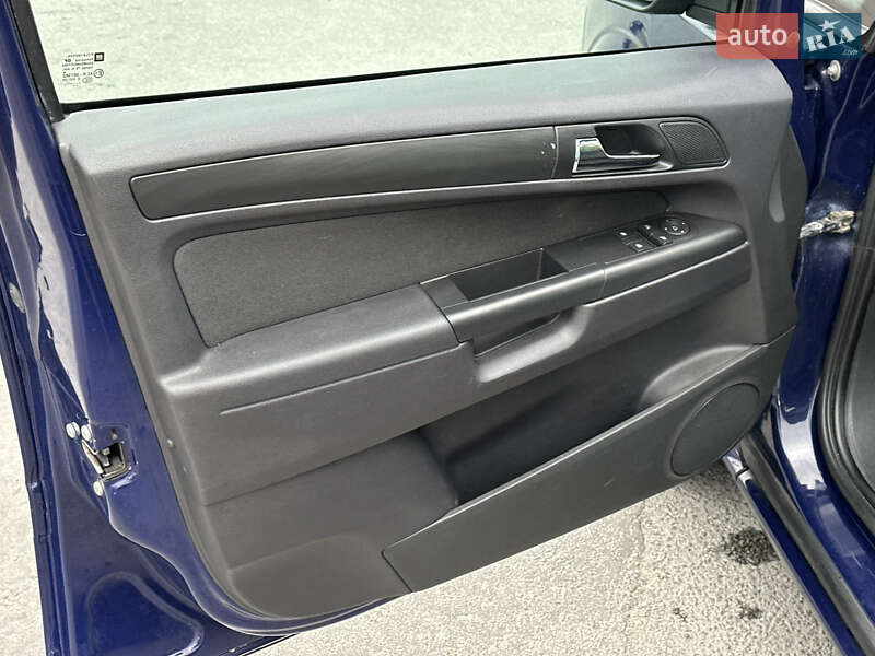 Минивэн Opel Zafira 2011 в Звягеле