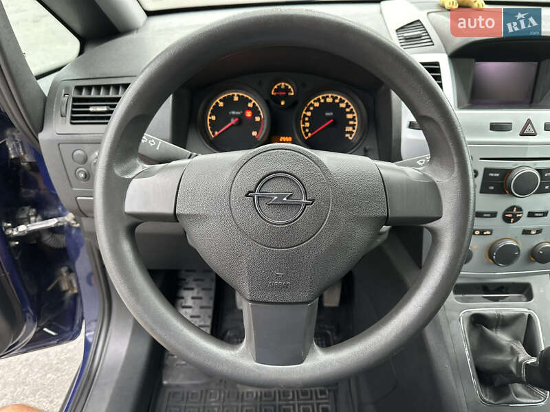 Минивэн Opel Zafira 2011 в Звягеле