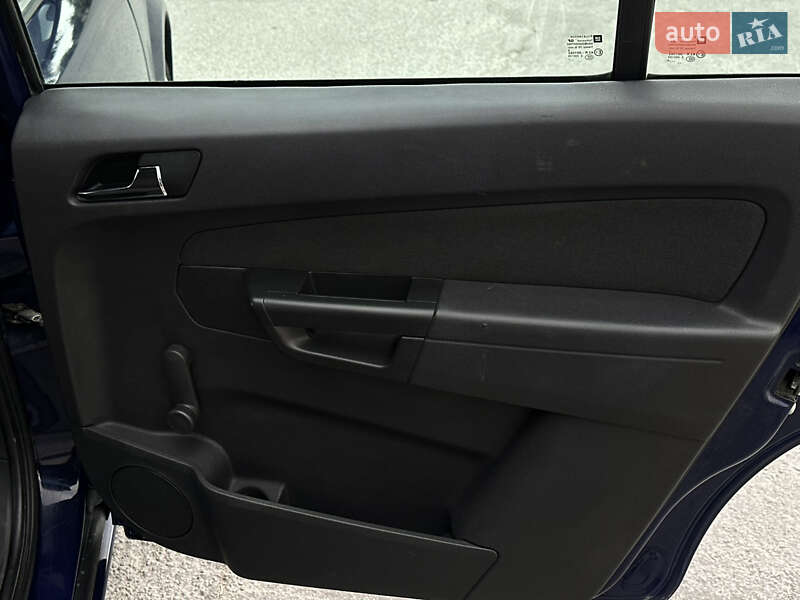 Минивэн Opel Zafira 2011 в Звягеле