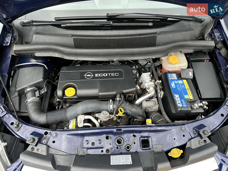 Минивэн Opel Zafira 2011 в Звягеле