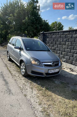 Минивэн Opel Zafira 2005 в Остроге
