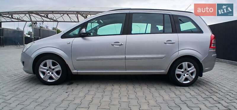 Минивэн Opel Zafira 2009 в Летичеве
