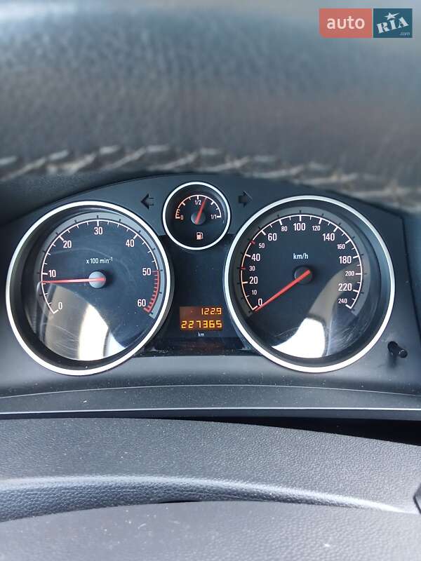 Минивэн Opel Zafira 2012 в Львове фото 3 Минивэн Opel Zafira 2012 в Львове