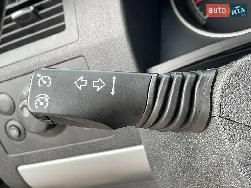 Минивэн Opel Zafira 2009 в Киеве