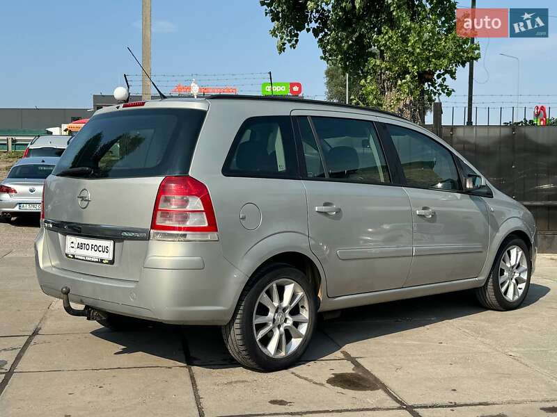 Минивэн Opel Zafira 2009 в Киеве
