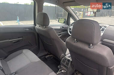 Минивэн Opel Zafira 2011 в 