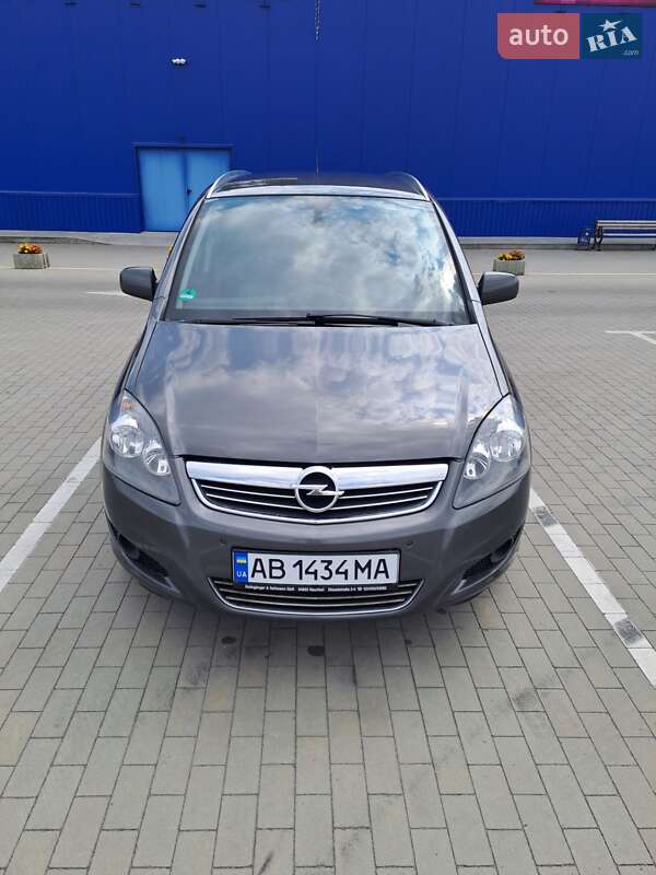 Минивэн Opel Zafira 2010 в Виннице