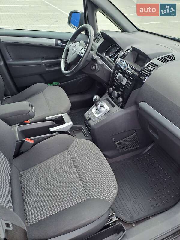 Минивэн Opel Zafira 2010 в Виннице