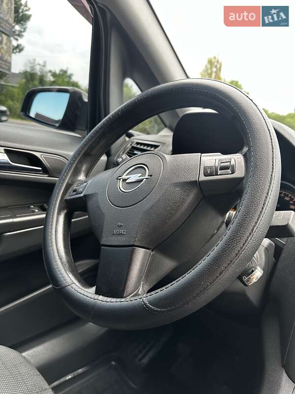 Минивэн Opel Zafira 2007 в Надворной