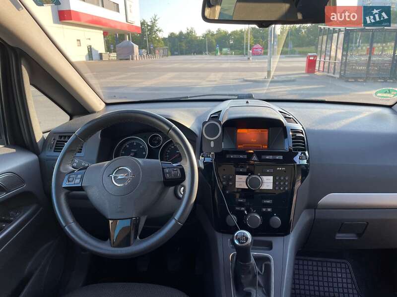 Минивэн Opel Zafira 2013 в Ивано-Франковске