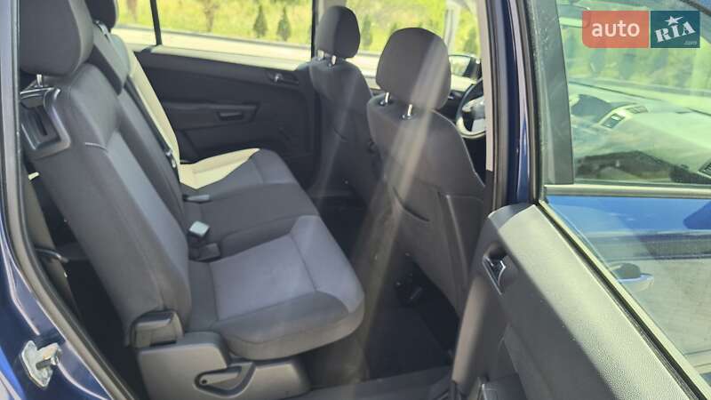 Минивэн Opel Zafira 2008 в Золочеве