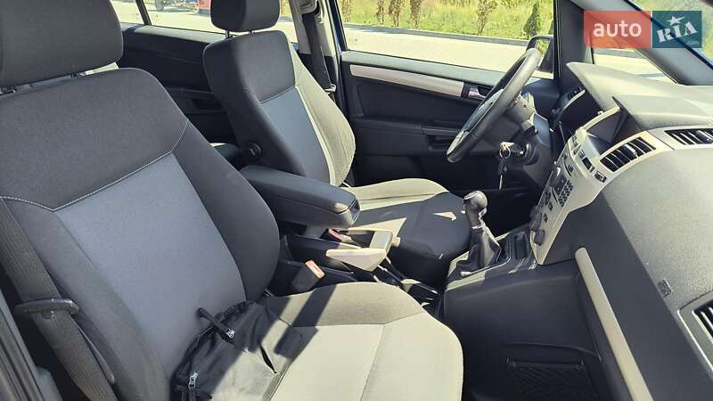 Минивэн Opel Zafira 2008 в Золочеве