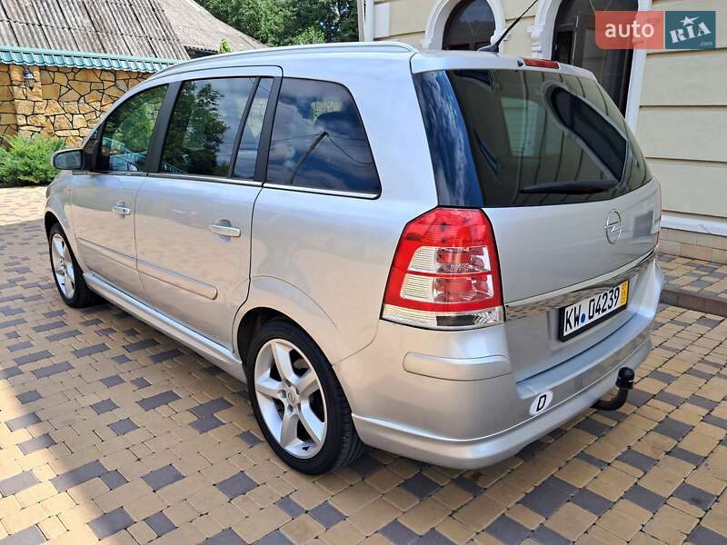 Минивэн Opel Zafira 2008 в Могилев-Подольске