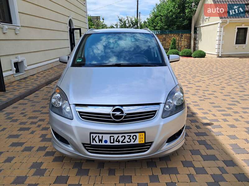 Минивэн Opel Zafira 2008 в Могилев-Подольске