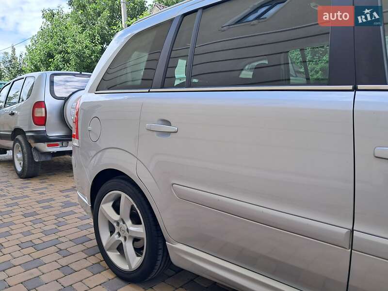 Минивэн Opel Zafira 2008 в Могилев-Подольске