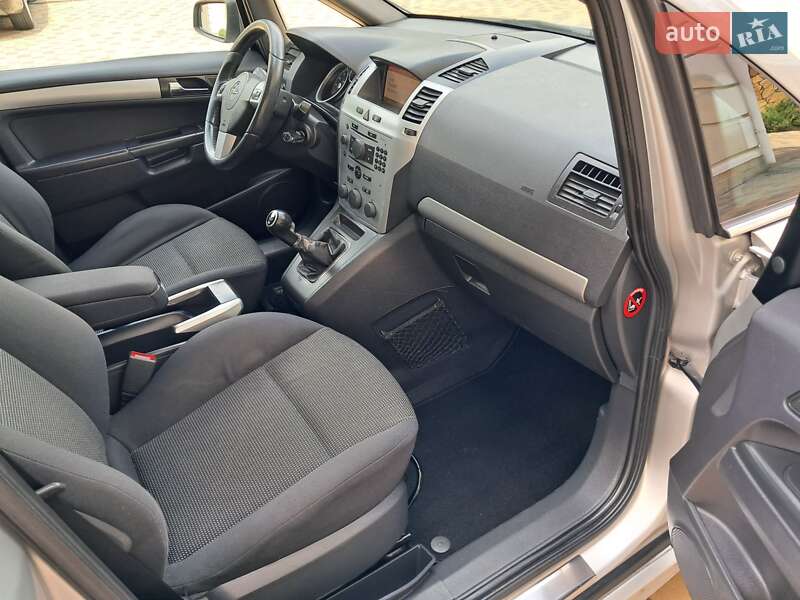 Минивэн Opel Zafira 2008 в Могилев-Подольске