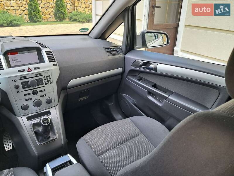 Минивэн Opel Zafira 2008 в Могилев-Подольске