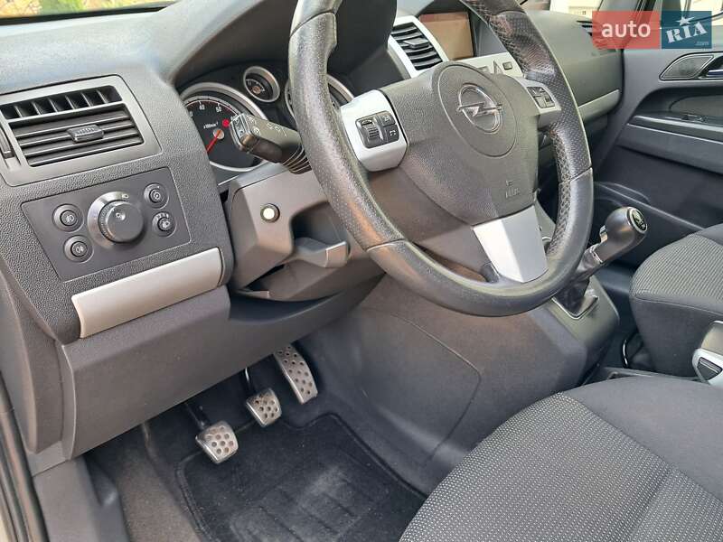 Минивэн Opel Zafira 2008 в Могилев-Подольске