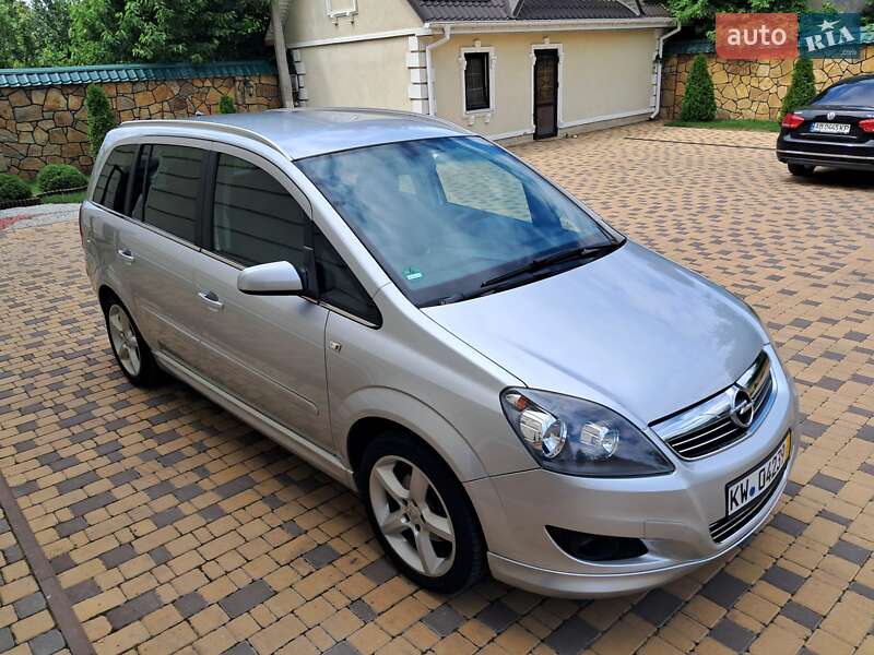 Минивэн Opel Zafira 2008 в Могилев-Подольске