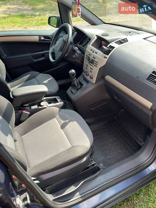 Минивэн Opel Zafira 2008 в Миргороде