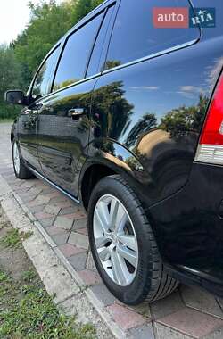 Минивэн Opel Zafira 2010 в 