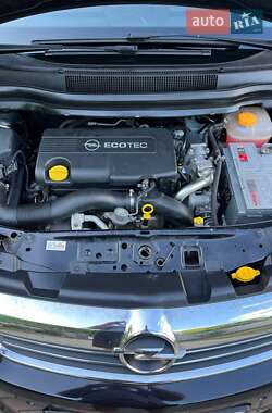 Минивэн Opel Zafira 2010 в 