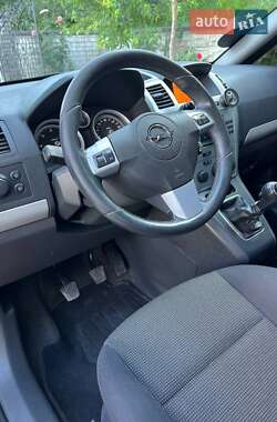 Минивэн Opel Zafira 2010 в 