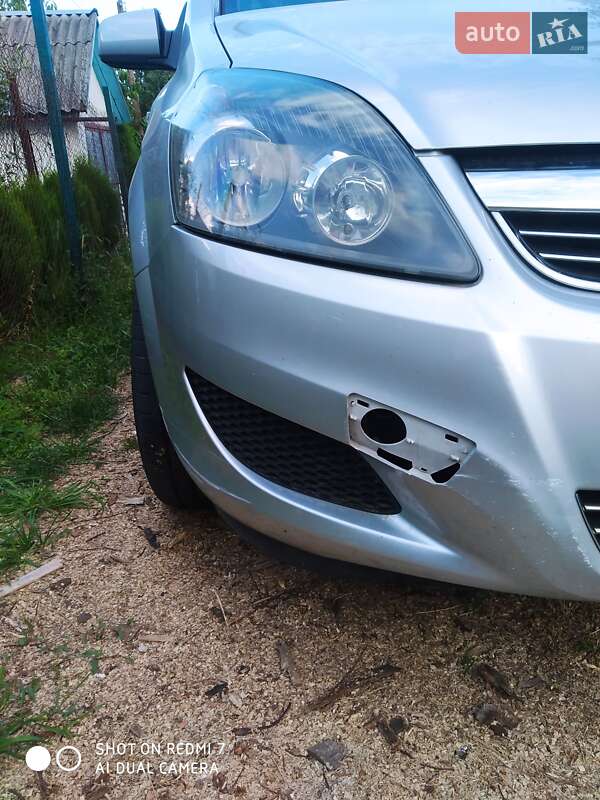 Мінівен Opel Zafira 2011 в Острозі